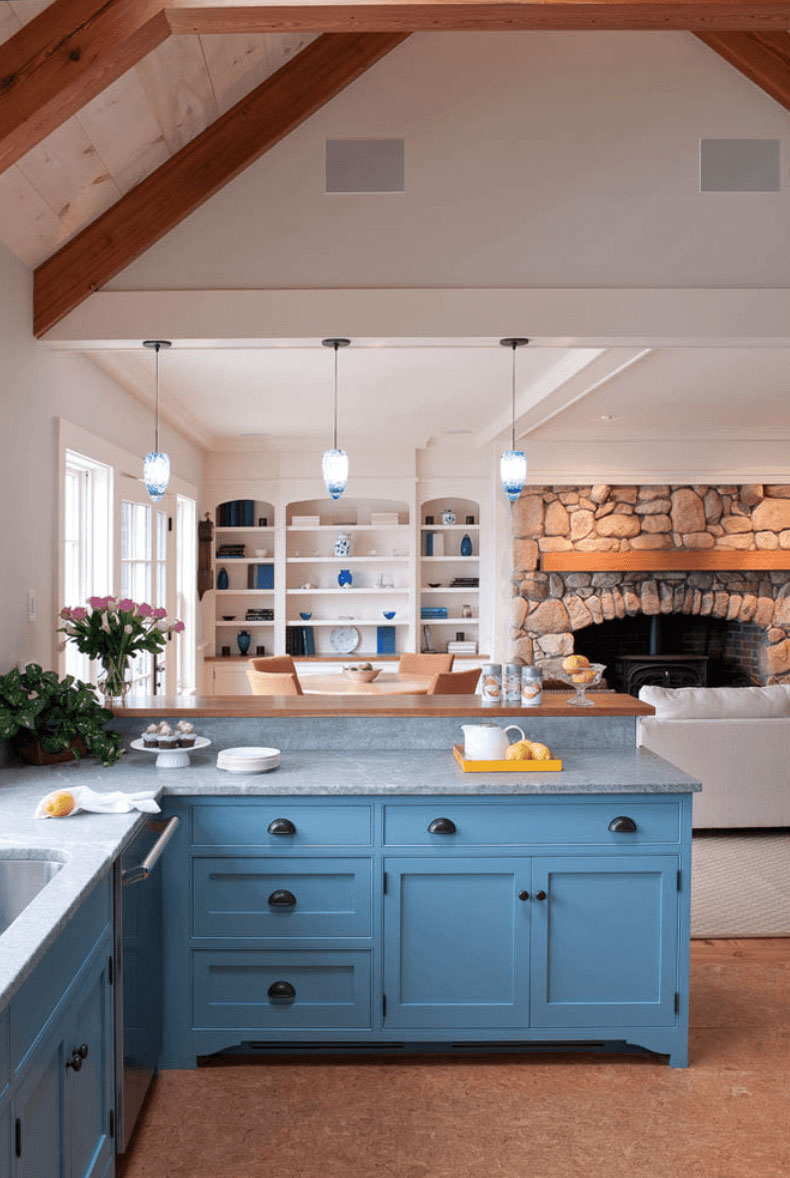 طراحی آشپزخانه ای زیبا با رنگ آبی برای کابینت