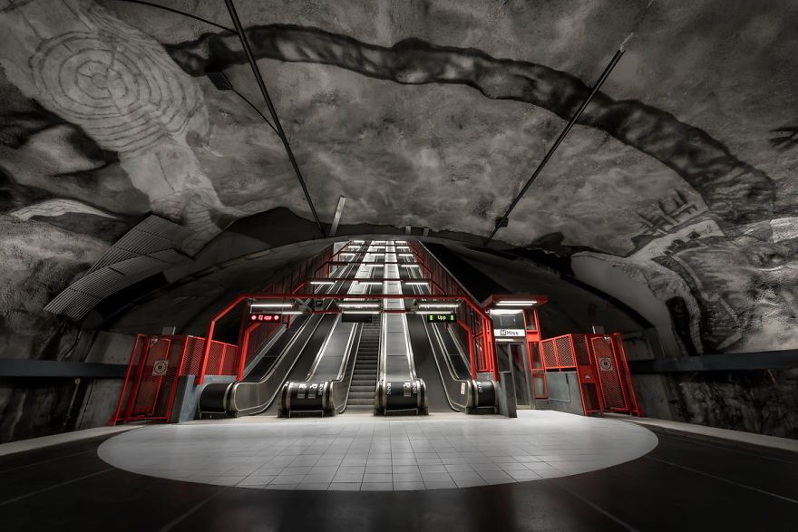 metro station stockholm 4