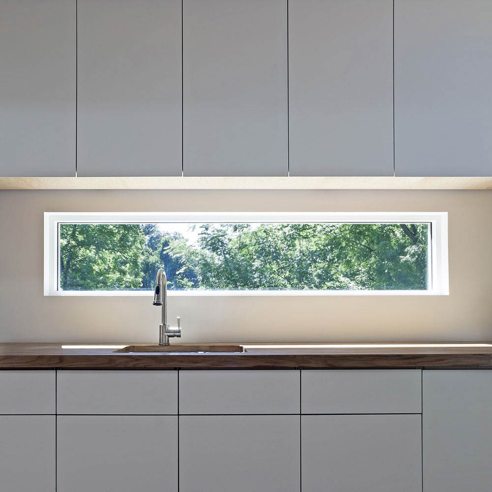دکوراسیون آشپزخانه مدرن با پنجره ای بزرگ
