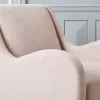 مبل تک گرتا